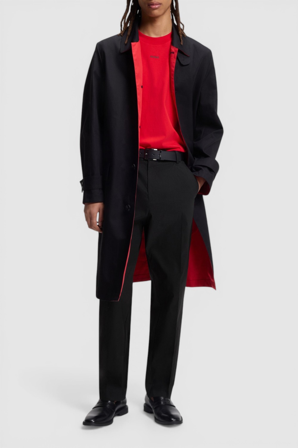 תמונת כל הלוק של מכנסיים ארוכים